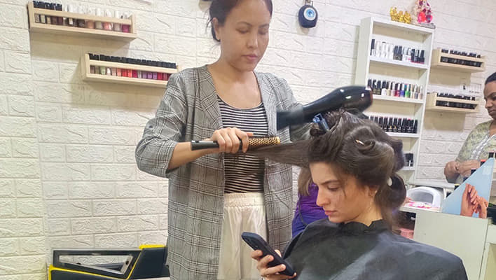 Yellow Nailbar & Salon