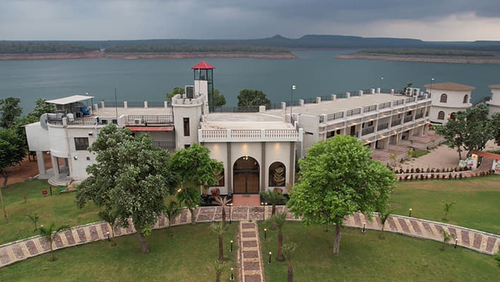 Narwar Lakefront Resort